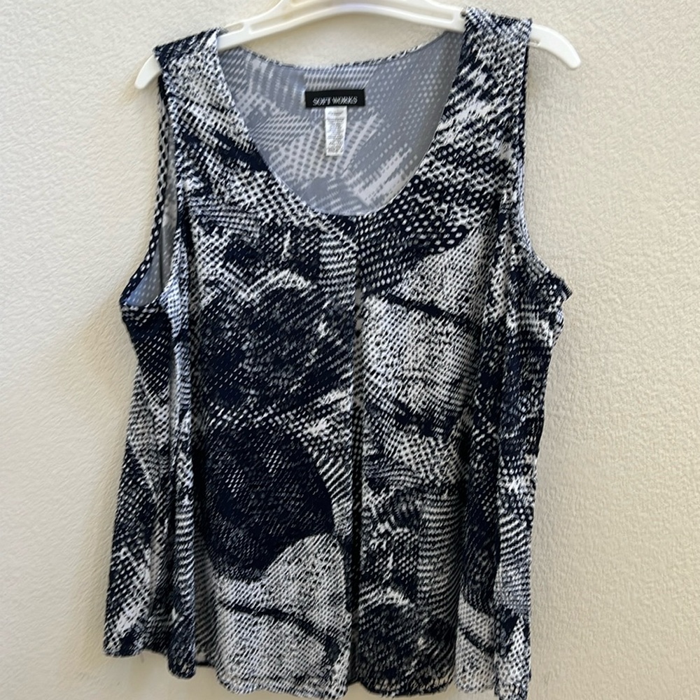 55. SOFT WORKS SLEEVELESS TOP XXL